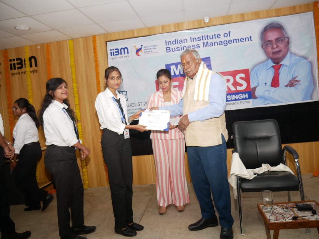 Padma Shri Dr. R.N. Singh Inspires Students at IIBM's “Meet the Leader” Session